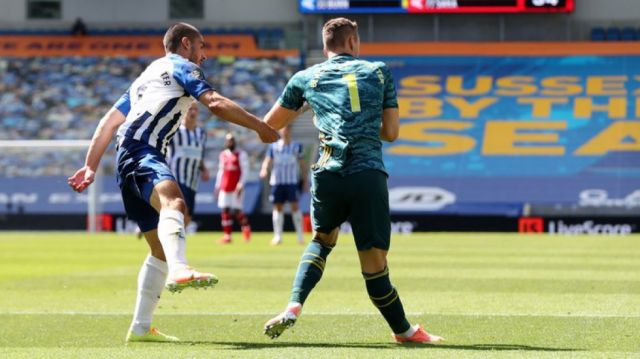 La escalofriante lesión del arquero del Arsenal y su furiosa reacción