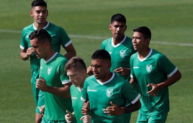 La Selección analiza concentrar fuera del país