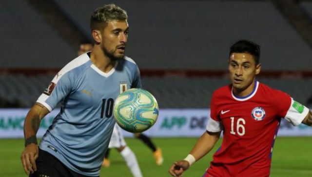 Uruguay se impuso a Chile con un gol sobre la hora