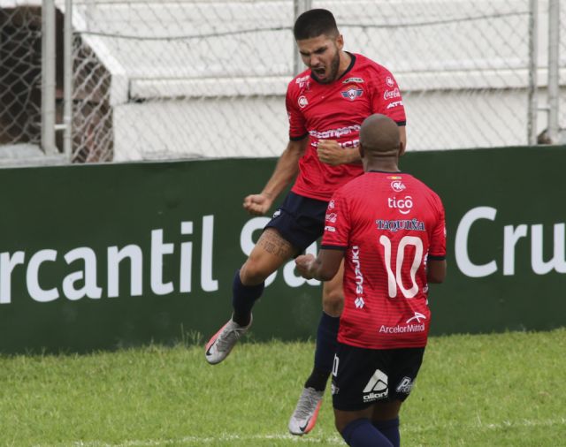 Wilstermann derrota de  visitante a Real Santa Cruz 