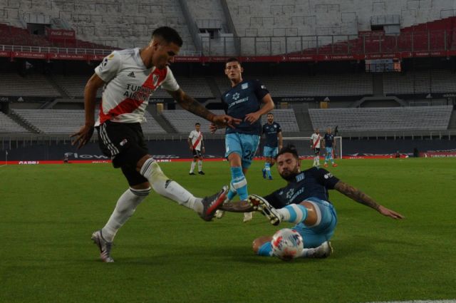 River no pudo quebrar a  Racing en el Monumental 