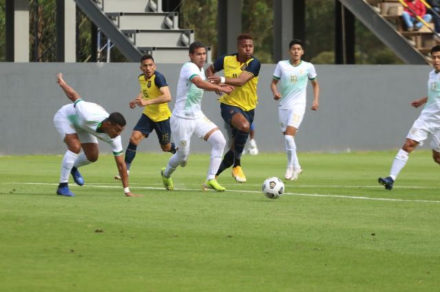 Bolivia sigue sin encontrar una idea de juego en una pésima presentación  