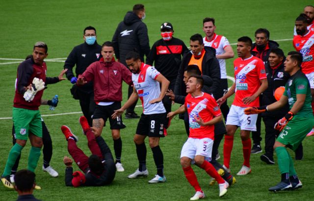 Bochornoso final entre Always Ready y Nacional Potosí