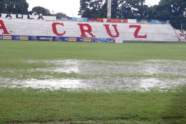 Suspenden partido en Santa Cruz a causa de la lluvia 