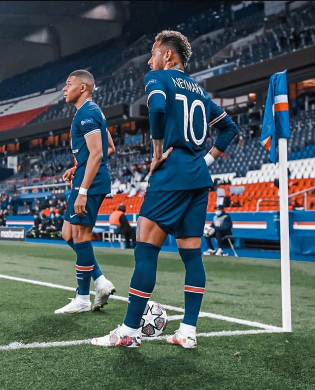 Un exhausto PSG busca revertir  derrota ante el Manchester City