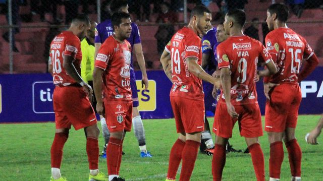 Diez clubes deciden frenar el fútbol como protesta al amparo de Blanco 