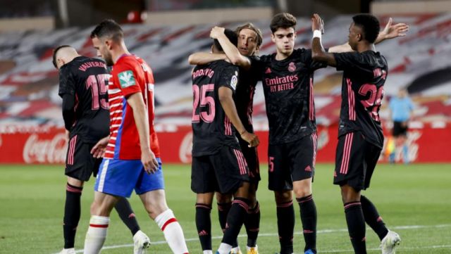 Real Madrid goleó al Granada  y presiona al Atlético Madrid
