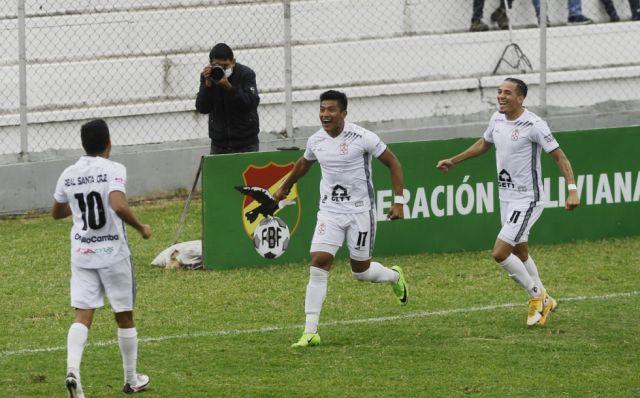 El plantel de Real Santa Cruz sigue en paro 