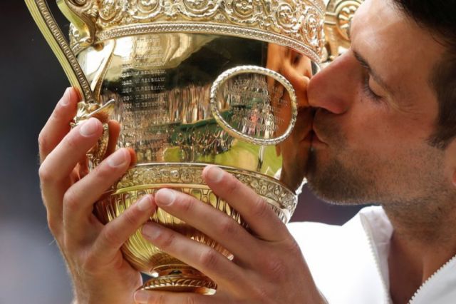 Djokovic se coronó campeón en Wimbledon y llegó a 20 títulos 