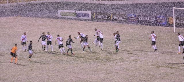 Nevada provoca la suspensión del cotejo entre Nacional Potosí y Real Santa Cruz 