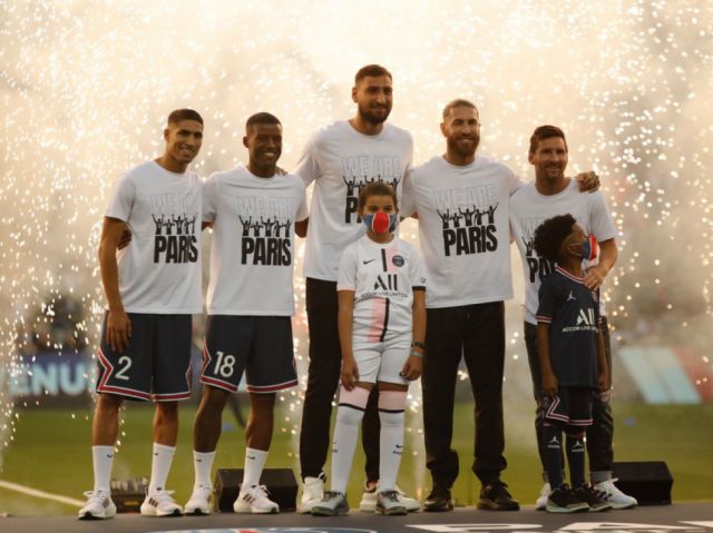 Ovación para Leo Messi por parte de los hinchas del PSG