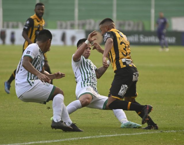 Oriente Petrolero frenó  al líder The Strongest 