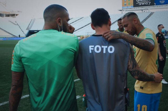 Revelaron por qué Messi usó el ponchillo de un fotógrafo