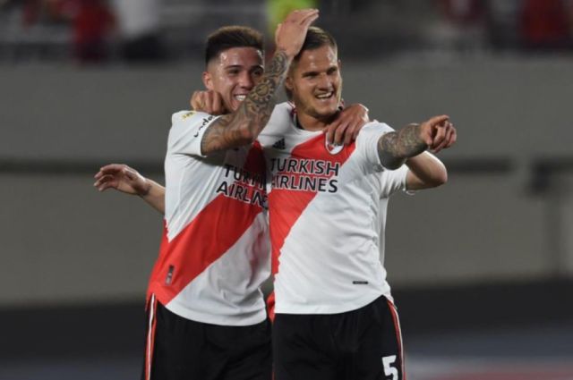 River goleó a Argentinos y estiró ventaja en su país