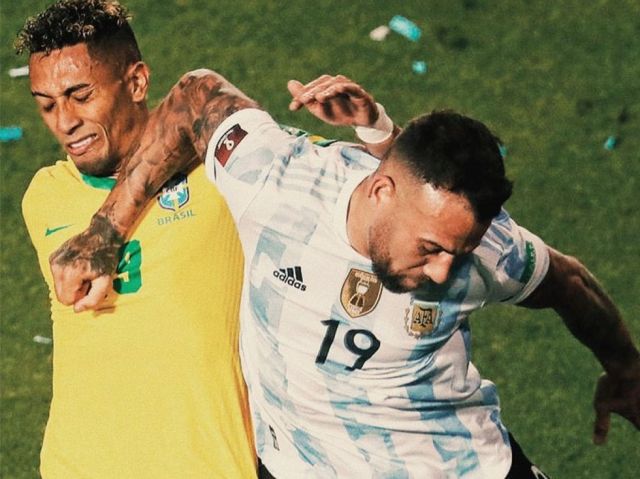 Irónico comentario de Otamendi sobre el codazo frente a Raphinha