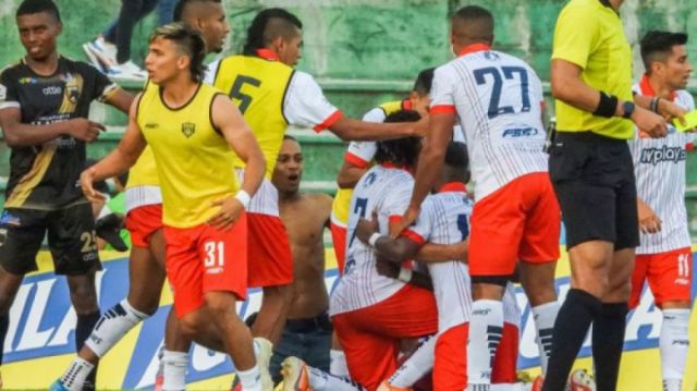 Escándalo en Colombia por sospecha de amaño en partido de fútbol profesional