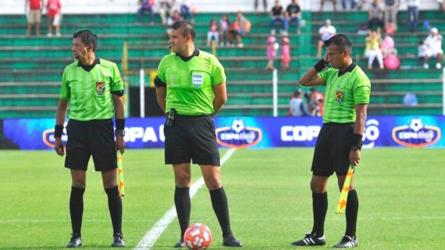 Capacitarán árbitros para que entre en Bolivia el video arbitraje
