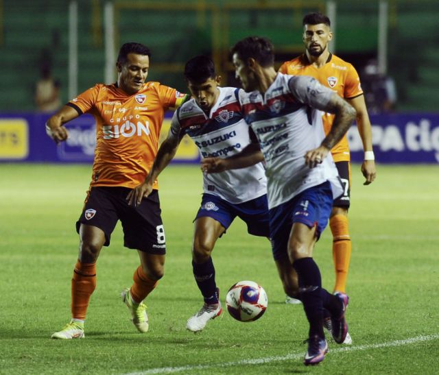 Sacaba espera a Wilstermann y Blooming 