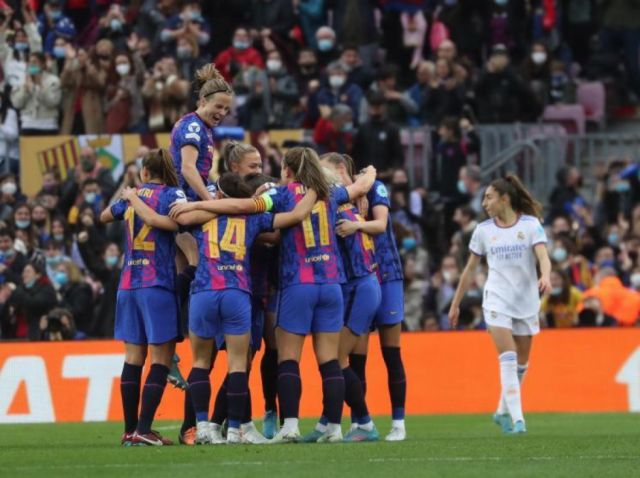 El Barça y el Camp Nou entran en la historia por la puerta grande