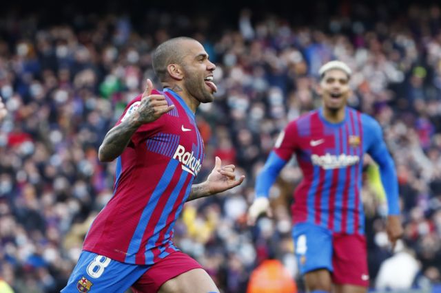Dani Alves: "Si me dan a elegir, ficharía a  Mbappé"