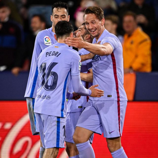 Luuk De Jong evita el tropiezo  del Barcelona ante el Levante