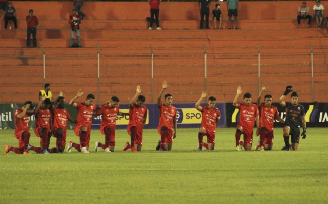 Guabirá vence a Real Santa Cruz con diez hombres en cancha 