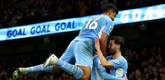 El City resiste la presión del Liverpool y vuelve a ser líder