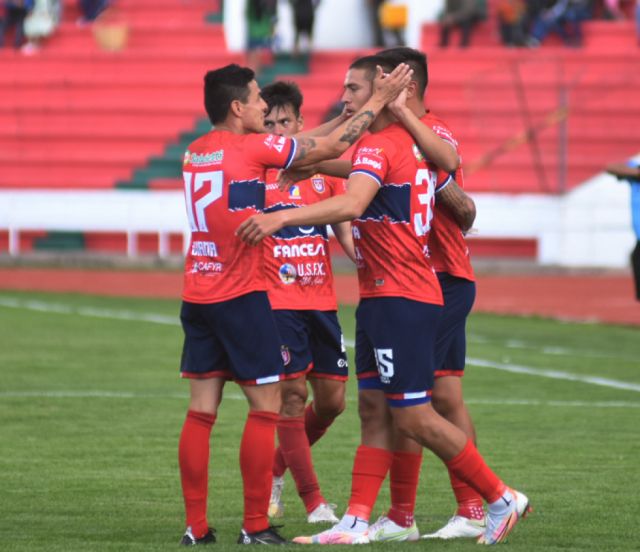 Universitario coloca a prueba a The Strongest