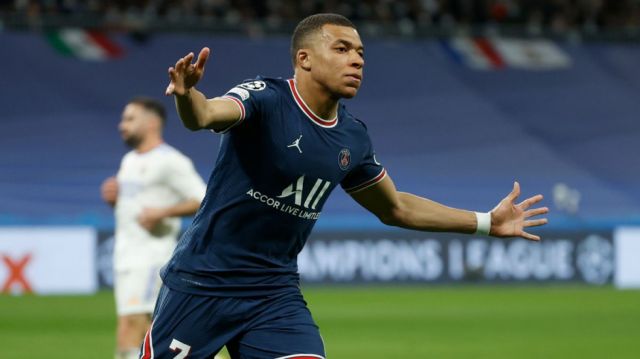 Fabrizio Romano:  "El PSG le está ofreciendo una locura de dinero a Mbappé"
