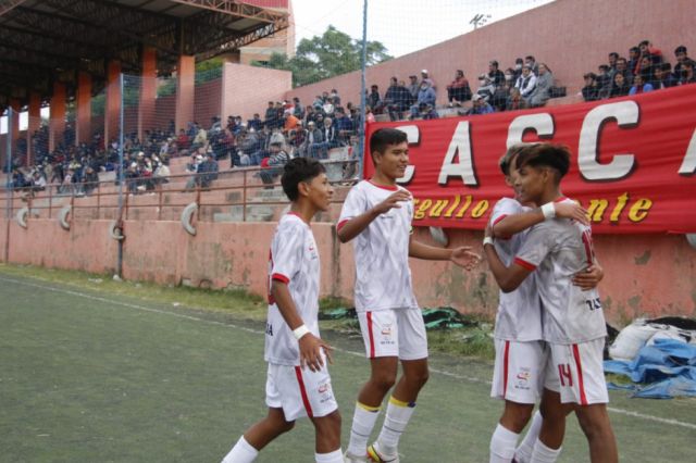Tarija y Santa Cruz avanzan al último cotejo del nacional sub-16