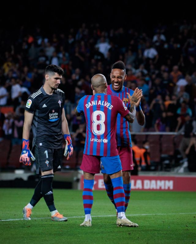 Xavi quiere al menos ocho  fichajes para el Barcelona 	