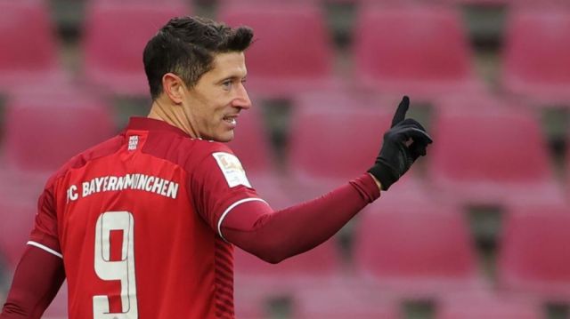 La reacción de Lewandowski cuando le preguntan si fichará por el Barça