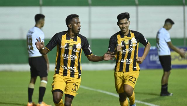 The Strongest espera a Royal  Pari con el boleto en mano 