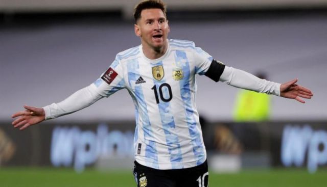 Lionel Messi consigue por primera vez marcar 5 goles en un solo partido jugando con la Albiceleste