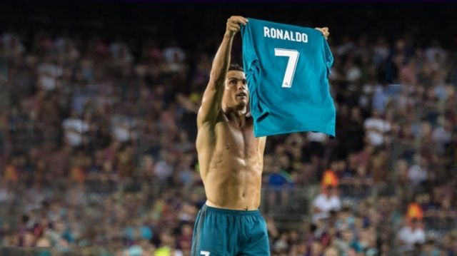 Cristiano sobre la mesa del Barça