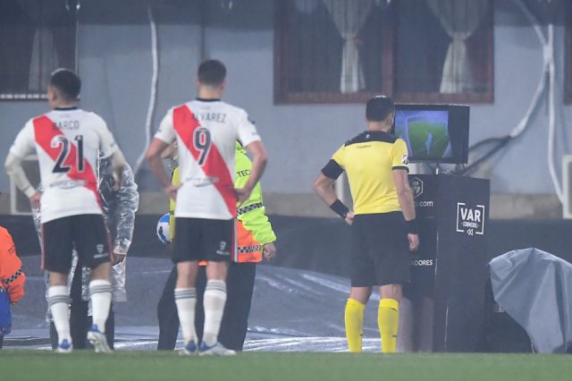 El árbitro Tobar habló sobre la jugada polémica en River-Vélez
