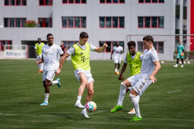 Lewandowski tensa la cuerda con apatía en el primer entrenamiento