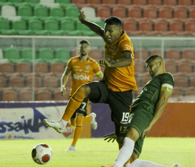 Royal Pari vuelve a regalar un empate en condición de local 