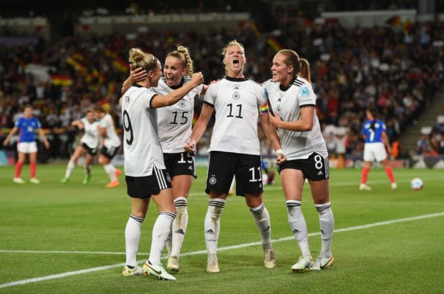 Una Alexandra Popp estelar mete a Alemania en la final