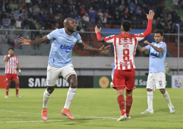 Oswaldo Blanco conduce a Aurora a la victoria 