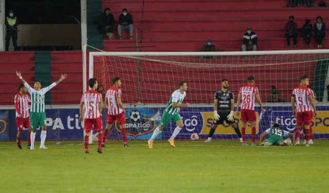 Oriente sale victorioso del estadio Patria en Sucre