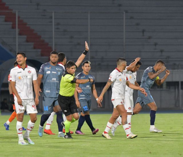 La “U” de Vinto vuelve a  tropezar en Cochabamba 