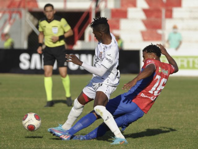 Real Santa Cruz pierde a Jean Jayro por lesión 