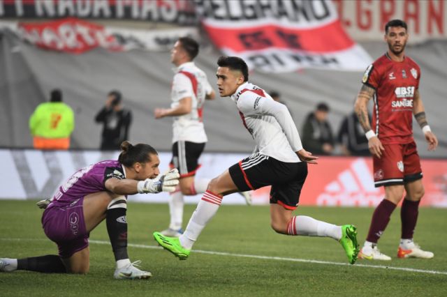 River goleó a Central Córdoba en el estadio Monumental 