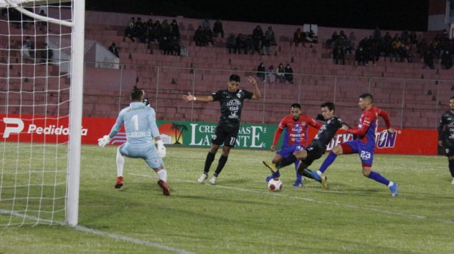 Real Tomayapo y Universitario concluyeron igualados en el IV Centenario 