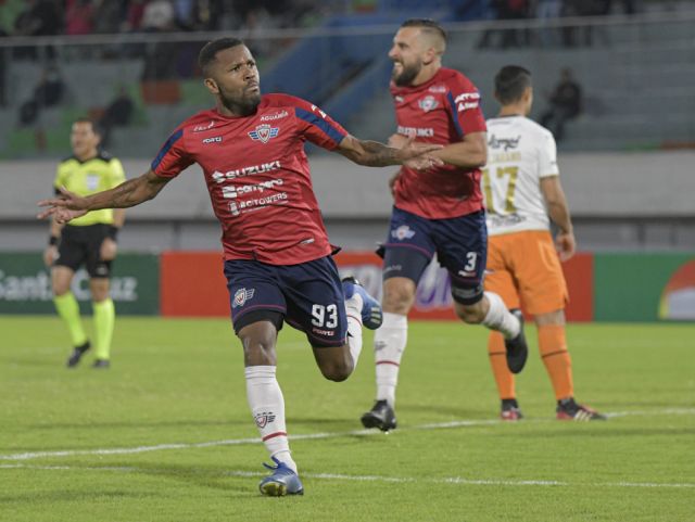 Wilstermann vence a Royal  Pari con una gran remontada  