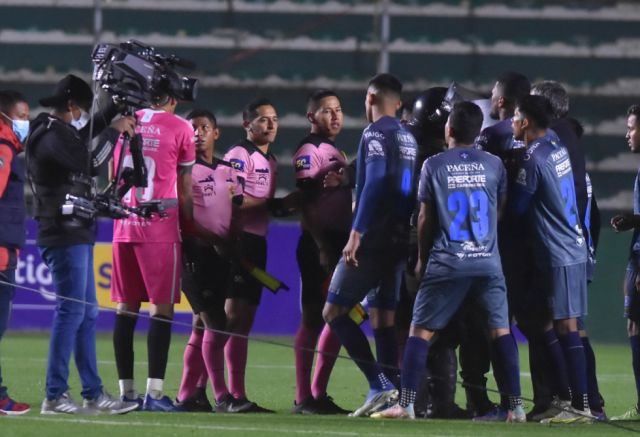 Real Santa Cruz y Blooming  abren la fecha 17 del Clausura 