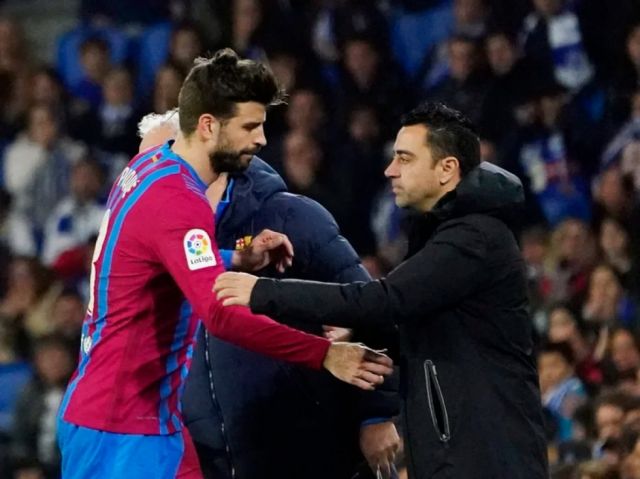 Se filtró el áspero cruce entre  Xavi Hernández y Piqué 