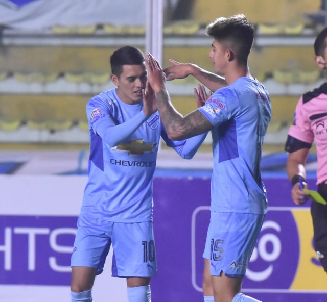 Bolívar defiende la punta ante Independiente en el Siles