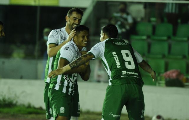Oriente Petrolero derrota  a Real Santa Cruz por 3-1 